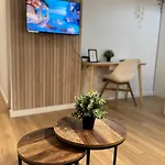 Apartment Sunshine Getaway - Stylish In The Heart Of *