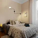 Apartment Renting - Dabray - Chic & Spacious In The Heart Of - Prime Location Near Attractions *