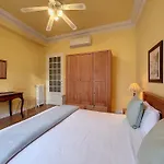 Nestor&Jeeves - Provencal - Central - Near Beach