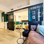 Superb Studio Suite, Central