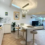 Apartment Elegant Mansarde-place Du Pin