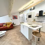 Elegant Mansarde-place Du Pin Apartment *