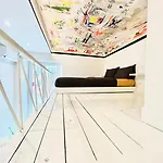 Studio Des Artistes Iconic