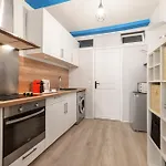 Apartment Large 100m From The