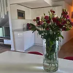 Apartment Magenta Mama - Comfort & Charm In Carre D'or - Near