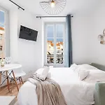 Charming Center 302 Apartment