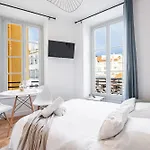 Charming Center 302