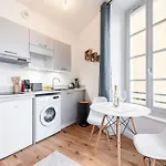 Charming Center 302
