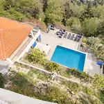 Spacieuse Villa Nicoise Au Calme Avec Piscine