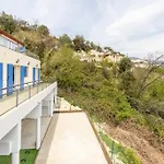 Spacieuse Villa Nicoise Au Calme Avec Piscine