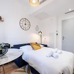 Charming City Center Studio 104