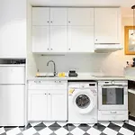 Lovely 1 Bdr Port Area