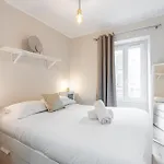 Lovely 1 Bdr Port Area