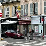 Sublime, Modern, Balconies, A/c, Refurbished Apartment *