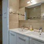 Sublime, Modern, Balconies, A/c, Refurbished Apartment *