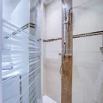 Sublime, Modern, Balconies, A/c, Refurbished Apartment *