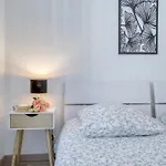 Sublime, Modern, Balconies, A/c, Refurbished *