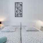 Sublime, Modern, Balconies, A/c, Refurbished Apartment *