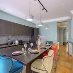 Luxury In Center Of Apartment *
