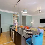 Luxury In Center Of Apartment
