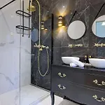 Apartment Luxury In Center Of *