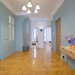 Luxury In Center Of Apartment