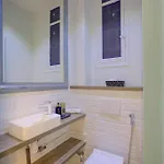 Luxury In Center Of Apartment *