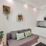 Superbe Studio A 2 Min A Pied Du Port