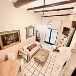 Riviera: Charming 4-room Beachside In Old Town 3* Nice
