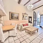 Riviera: Charming 4-room Beachside In Old Town 3*