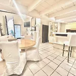 Riviera: Charming 4-room Beachside In Old Town Apartment Nice