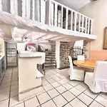 Riviera: Charming 4-room Beachside In Old Town 3*