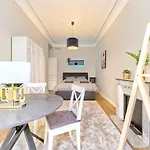 Luxury Homeplace In Center Apartment
