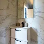 304 B Charming Refurbished Super Apartment