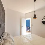 Apartment 304 B Charming Refurbished Super *