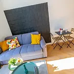 304 B Charming 2 Room Apartment Refurbished Super