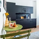 302b Beautiful Refurbished Downtown / Ac Apartment