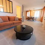 Avec 2 Jacuzzi Balneo, Parking Apartment