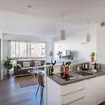 Joffre 2-4 - Bright Central 1 Bedroom Near Massena