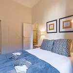 New!Chic Oasis Apt, Heart Of Nice, Family Friendly, Walking To The Beach!