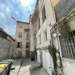 Ultra Central 1 Bdr - Massena Street