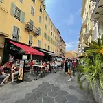 Ultra Central 1 Bdr - Massena Street