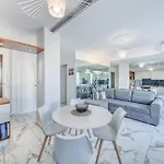 Family Sea View Apartment *