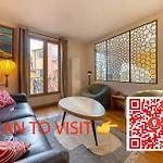 Spacious And Bright Flat Close To The : Heart Of Old Apartment
