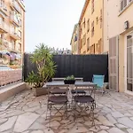 Large Terrace 1 Bdr Near Garibaldi Square