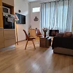 Beautiful , 3 Min Walk , Free Parking, Near Negresco Apartment *