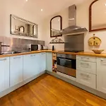 Spacious And Bright Flat Close To The : Heart Of Old Apartment Nice