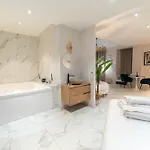 Hotel Loveroom Jacuzzi Passion