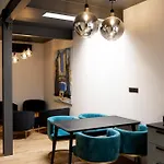 Centrum Inn *