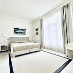 Luxury At Mont Boron, Swimming Pool Overviewing The Bay